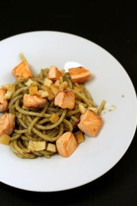 spaghettoni-pesto-di-finocchiett-salmone-e-limone-confit